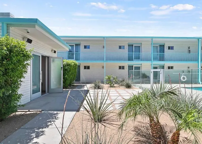 Apartment Funky Pool Side In Dtphx